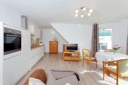 Wohnzimmer mit Esstisch