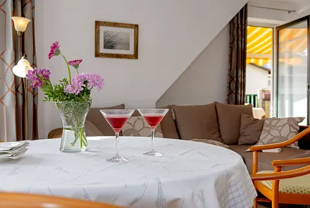 Wohnzimmer mit Esstisch