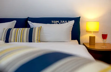 Schlafzimmer mit Doppelbett (180x200cm)