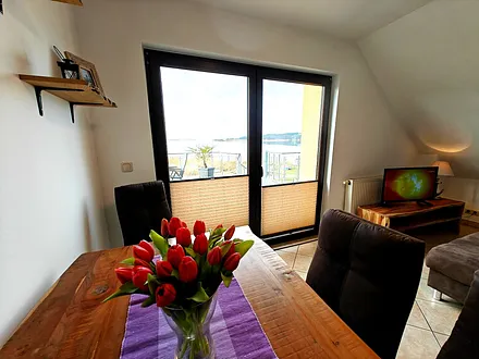 Esstisch im Wohnzimmer