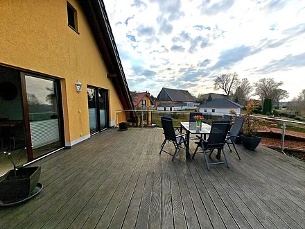 Große Gemeinschaftsterrasse Whg. 1 und 2