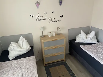 Schlafzimmer mit Boxspringbetten (2025)