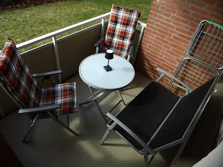 Balkon mit Sitzmöbeln - Südrichtung 