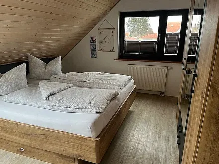 Schlafzimmer 1