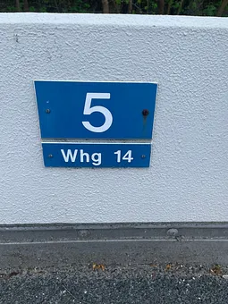 Parkplatz auf dem Parkdeck