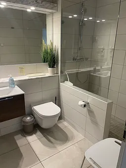 Bad mit begehbarer Dusche