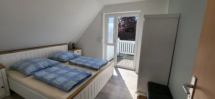 Schlafzimmer 1 mit Ausgang zum Balkon