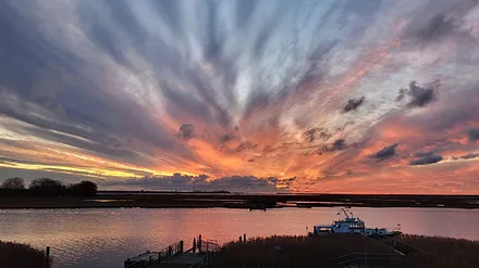 Abendlicher Himmel über dem Bodden