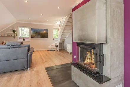 Wohnzimmer mit Kamin