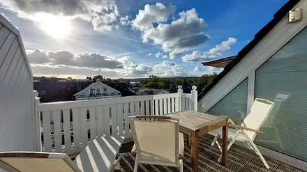 Herzlich willkommen im Ferienappartement Strandperle. Der Blick von der Dachterrasse fasziniert immer wieder.