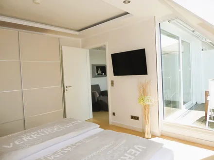 Schlafzimmer mit Sonnenschutz