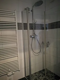 Dusche im Bad