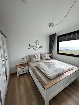 Schlafzimmer mit Bett 180 * 200