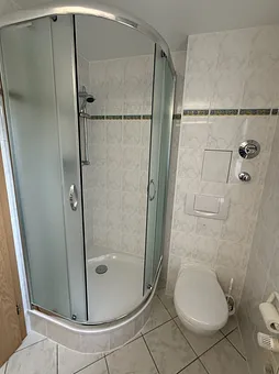 Dusche und WC
