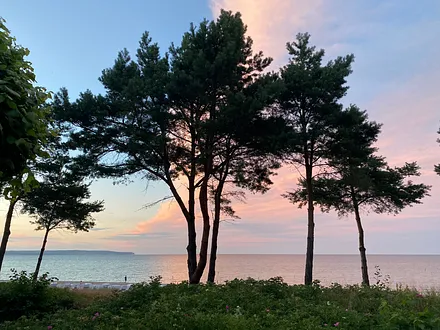 Blick von der Strandpromenade in Binz auf die Ostsee