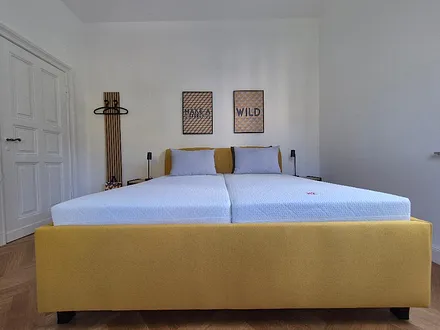 Schlafzimmer 1