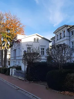Seitenansicht der Villa
