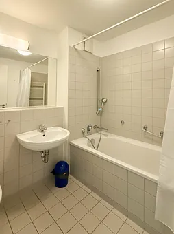 Bad mit Badewanne