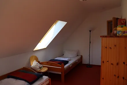 Schlafzimmer 2 mit zwei Einzelbetten