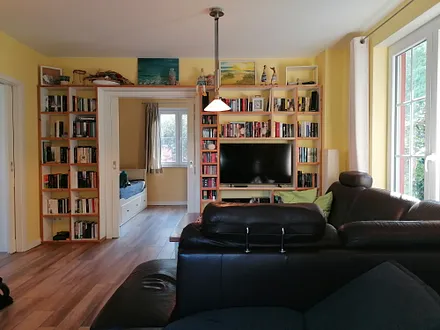 Wohnzimmer mit Blick zum Büro/Schlafziimmer