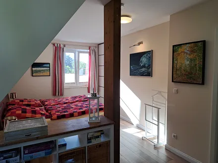 Schlafzimmer mit Doppelbett
