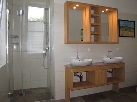 Dusche im Bad 2