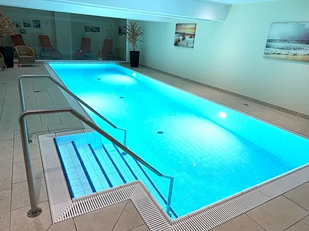 Innenpool mit Gegenstromanlage
