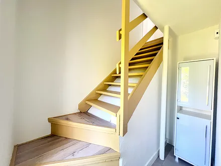 Treppenaufstieg/ Flur zur Wohnung