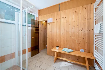 Sauna mit Dusche