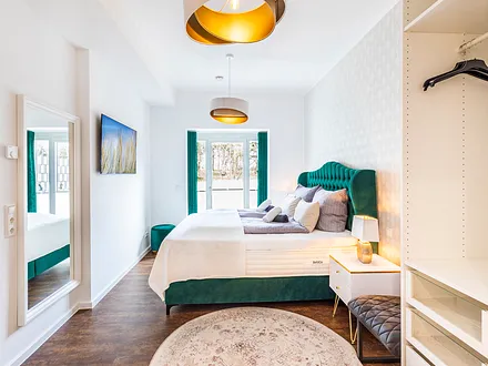 Schlafzimmer mit Doppelbett