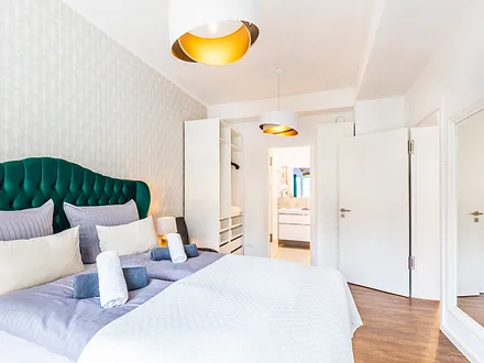 Schlafzimmer mit Doppelbett
