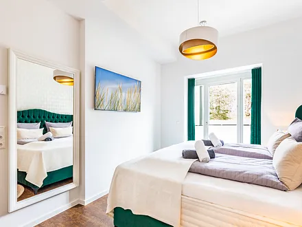 Schlafzimmer mit Doppelbett