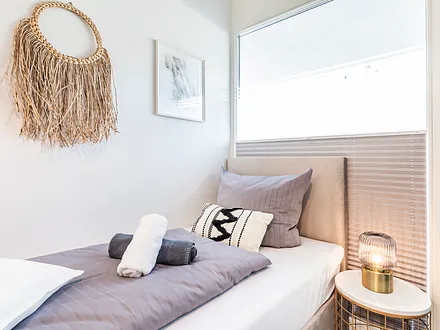 Schlafzimmer mit zwei Einzelbetten