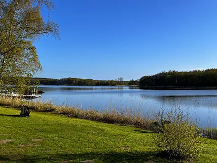 Der Kölpinsee lädt zum Spaziergang ein
