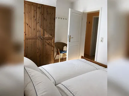 Schlafzimmer mit Doppelbett