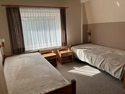 zweites Schlafzimmer, 2 Einzelbetten, Rolladen