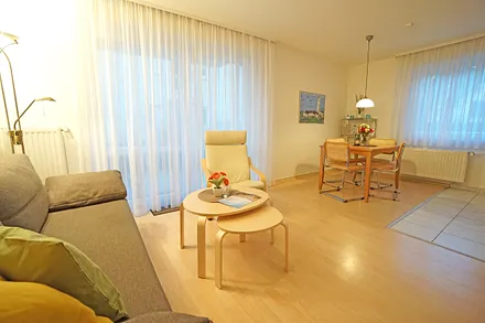 Wohnzimmer mit Ausgang zur Terrasse