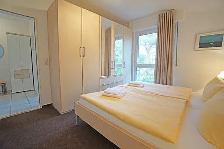 Schlafzimmer mit Doppelbett