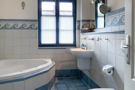 Alle Räume sind gefliest und haben Fußbodenheizung