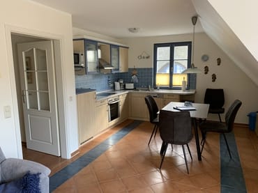 Die Küche ist komplett ausgestattet incl. Mikrowelle...