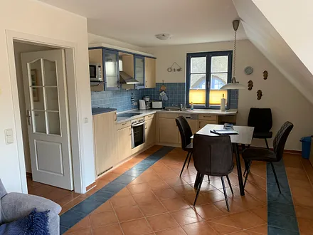 Die Küche ist komplett ausgestattet incl. Mikrowelle...