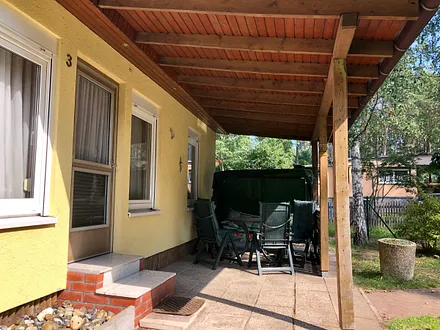 überdachte Terrasse