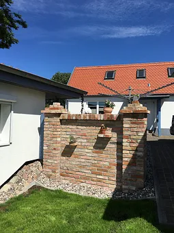 Blick auf das Ferienhaus von der Terrasse 