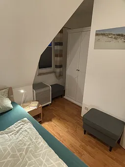 Schlafzimmer mit Doppelbett