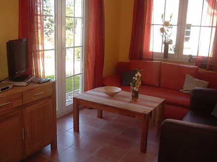 Wohnzimmer mit Schlafsofa im Reethus Adeline