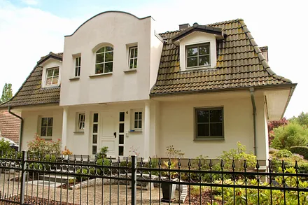 Wohnhaus mit Einliegerwohnung 