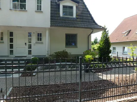 Weg zur Ferienwohnung m.Blick z.Nachbarn 