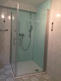 Echtglasdusche