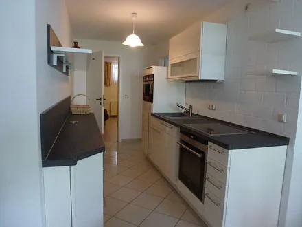 offene Küche /Durchgang zum Schlafzimmer 