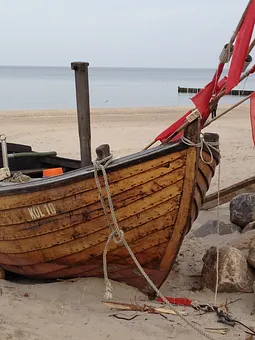 Fischerboot am Strand
